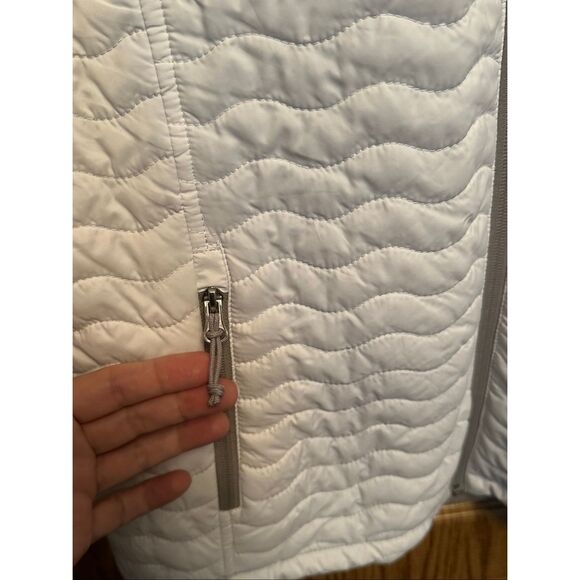 NWOT women’s Free Country Reversible White/Grey Quilted Jacket - Picture 9 of 10